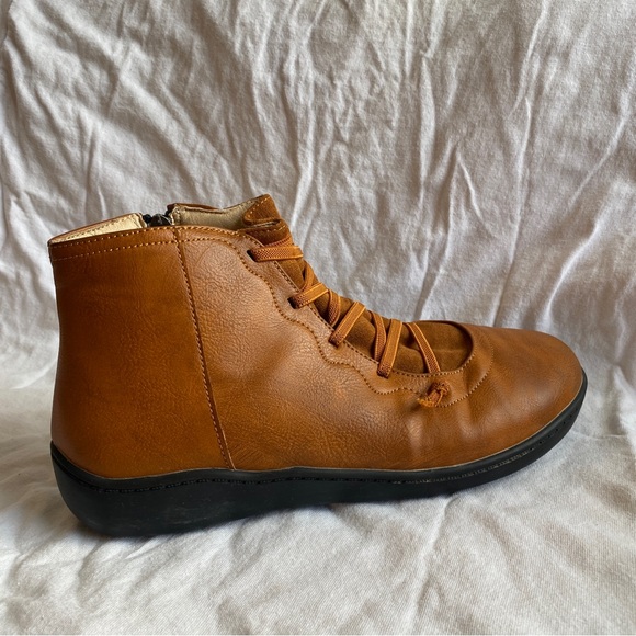 Leather ankle boots - Picture 2 of 4